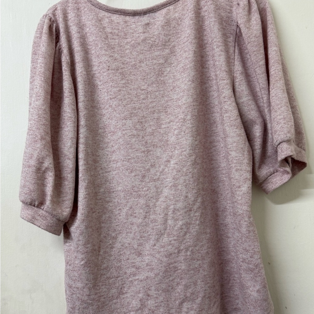 Elegant Pink Blouse with Pearl Accents - Picture 9 of 10